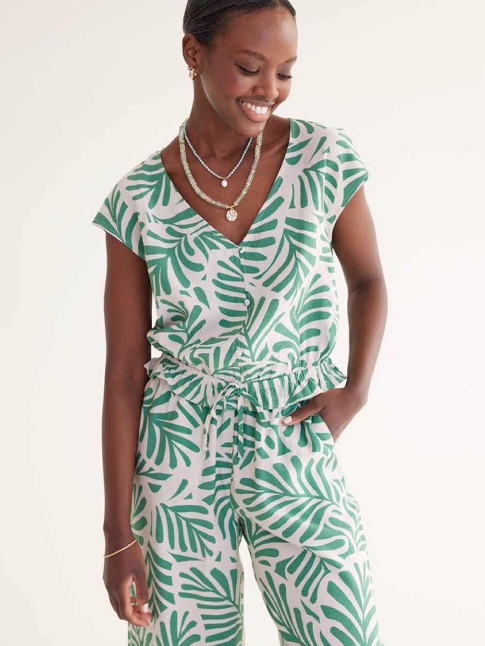 Reitmans Women’s V-Neck Green Leaf-Print